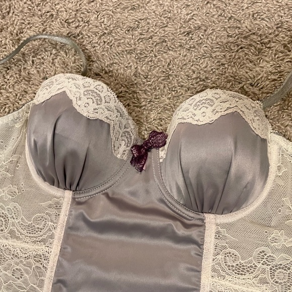 Sexy satin and lace bustier with garters - Picture 4 of 6